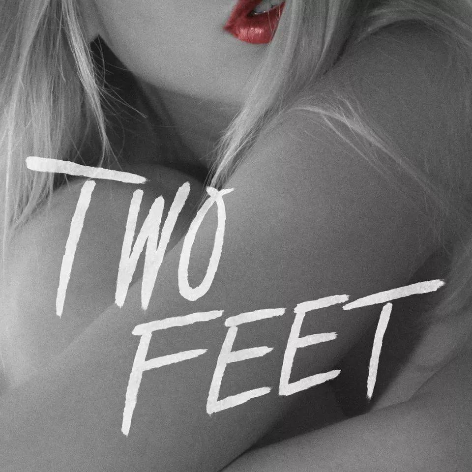 Capa do Single/EP "Momentum - EP", de Two Feet