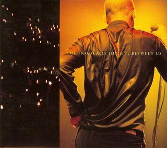 Portada de Álbum "Live Between Us", de The Tragically Hip