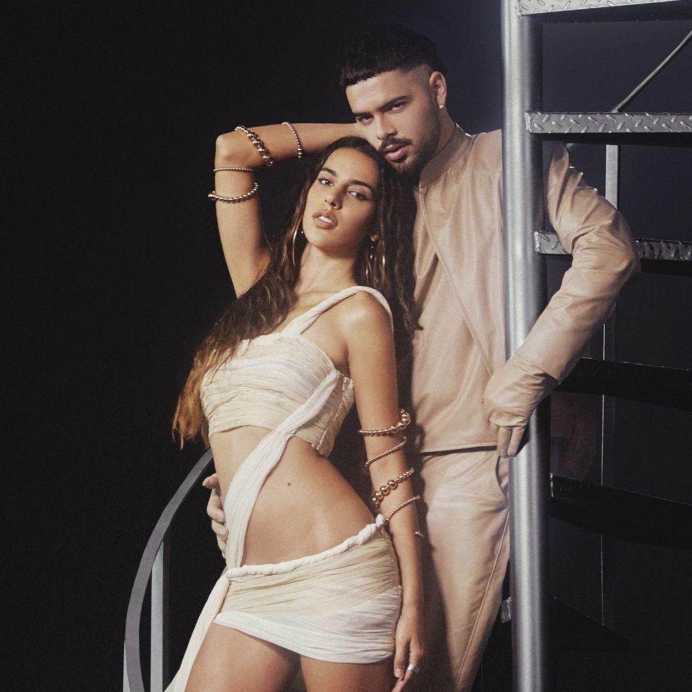 Capa do Single/EP "ESCADA DO PRÉDIO (part. PEDRO SAMPAIO)", de Marina Sena