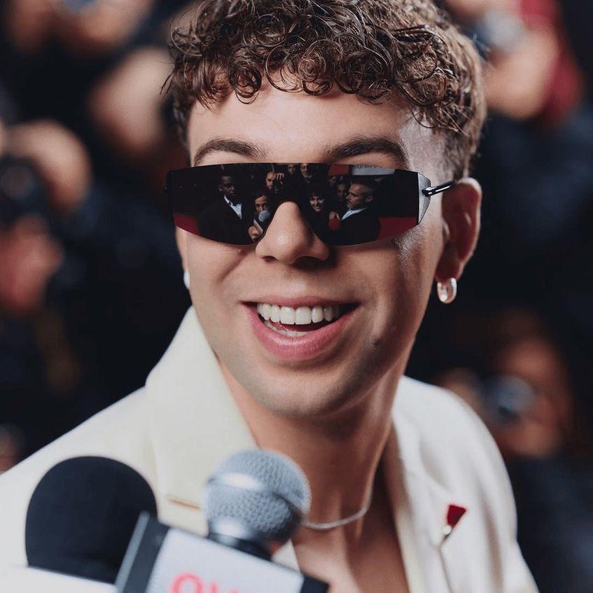 Portada de Álbum "BUENAS NOCHES", de Quevedo