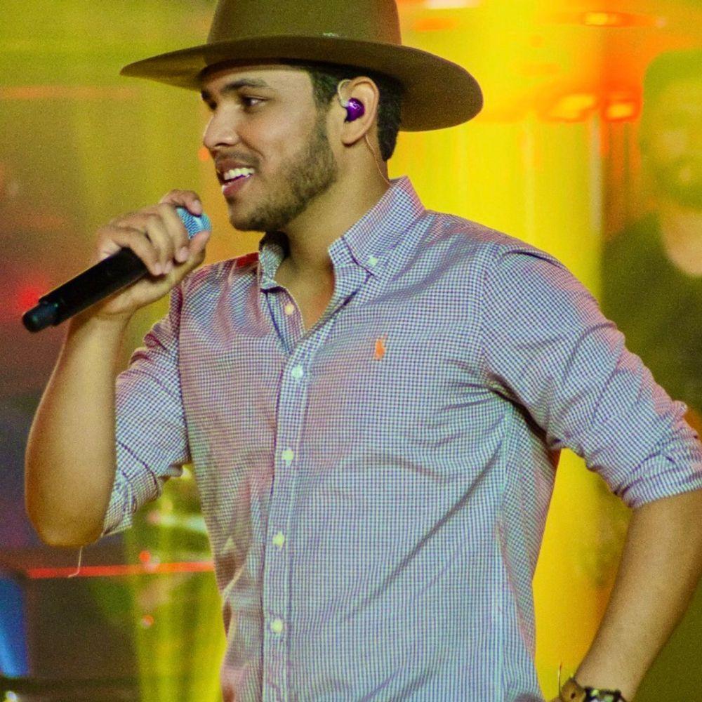 Portada de Álbum "Regravações (Ao Vivo)", de Henrique Souza (Sertanejo)