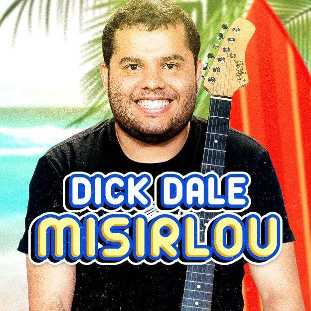 Na imagem tem o guitarrista Vinicius Dias segurando guitarra e está escrito: Misirlou - Dick Dale