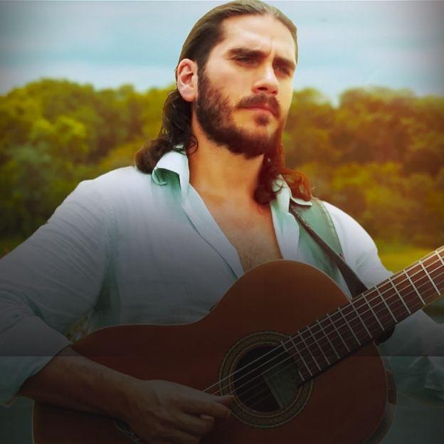Na imagem o cantor Gabriel Sater