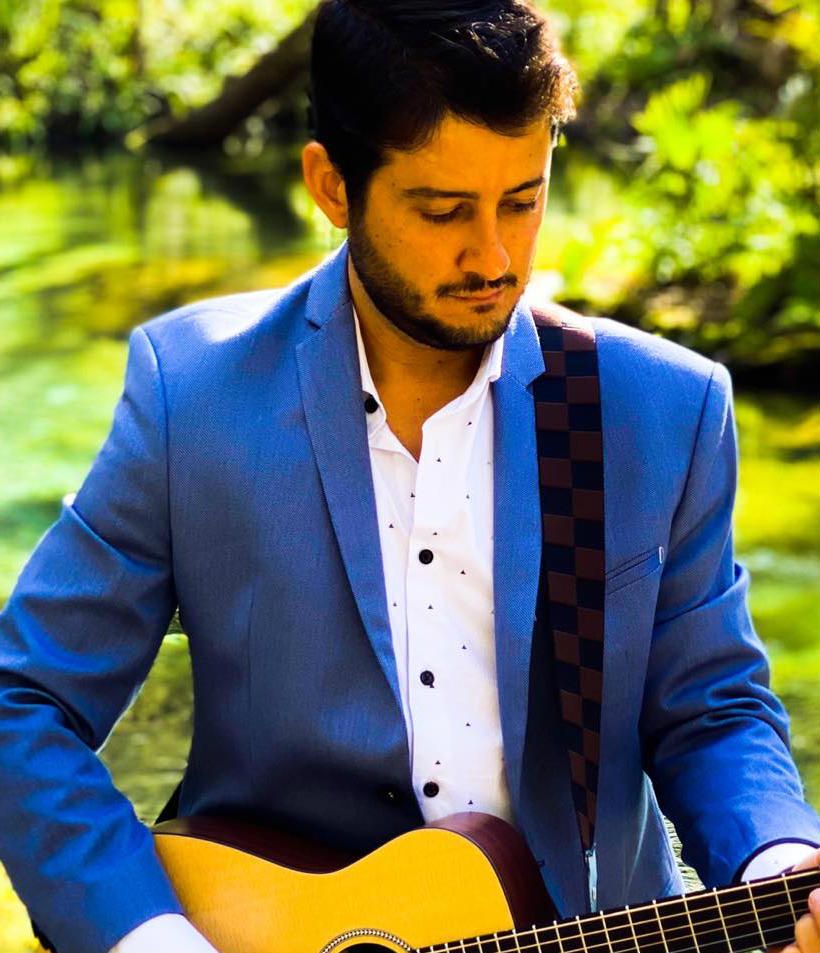 O músico baiano Gabriel Lunelli é sensação do folk brasileiro