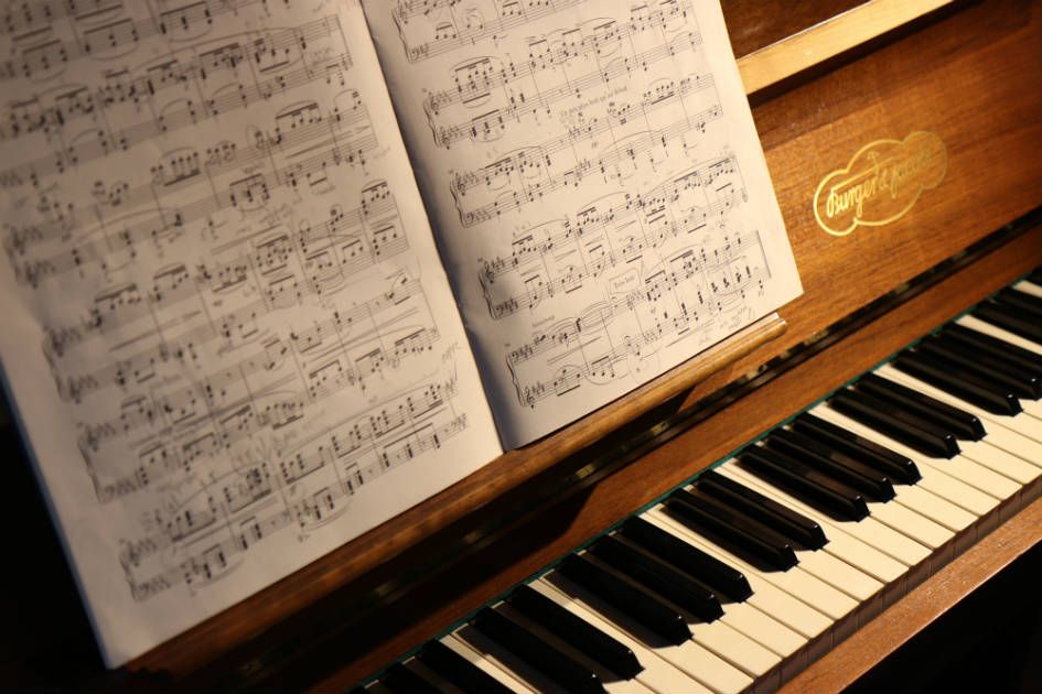 O piano é um instrumento ideal para um curso de harmonia