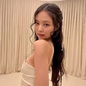 𝑱𝒆𝒏𝒏𝒊𝒆