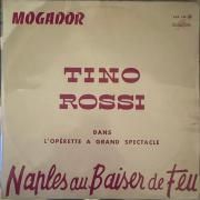 Dans l'Operette a Grand Spectacle "Naples au Baiser de Feu"