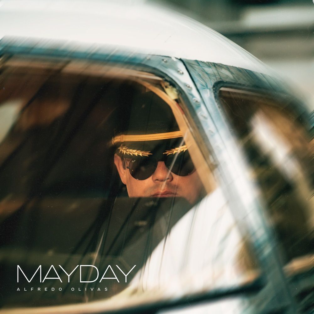 Capa do álbum "MAYDAY", de Alfredo Olivas