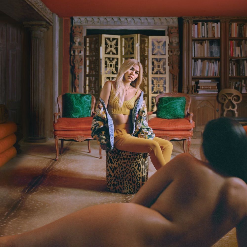 Capa do álbum "Expectations", de Hayley Kiyoko
