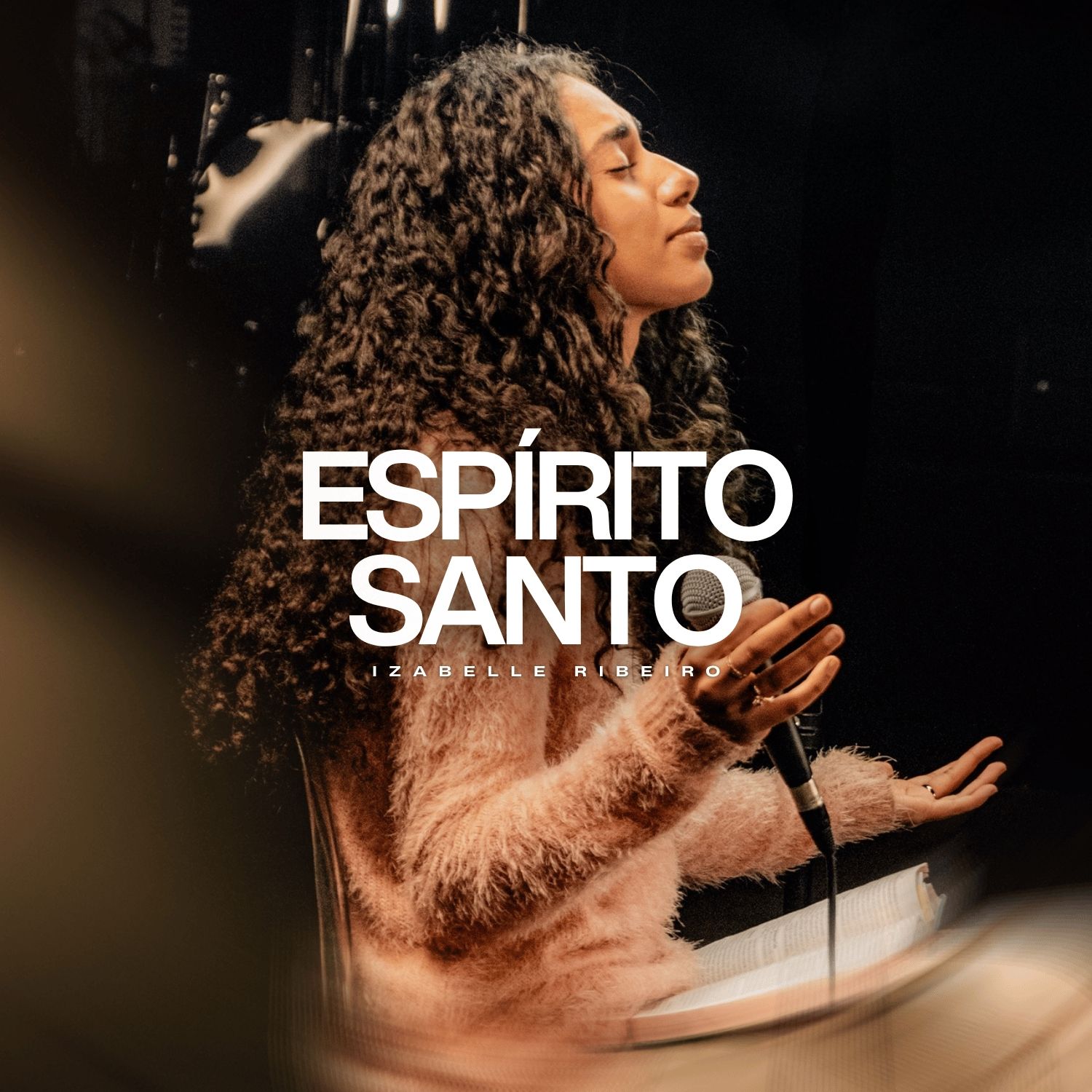 Portada del álbum "Espírito Santo", de Izabelle Ribeiro