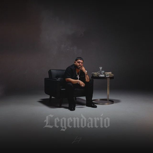 Portada del álbum "LEGENDARIO", de Legado 7