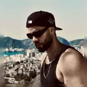 Capa do Álbum "Cabeça Nar Nuvens", de LVCIN