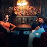Sentado en un bar (part. Gary Make)}