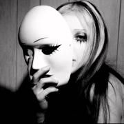 Her Face}