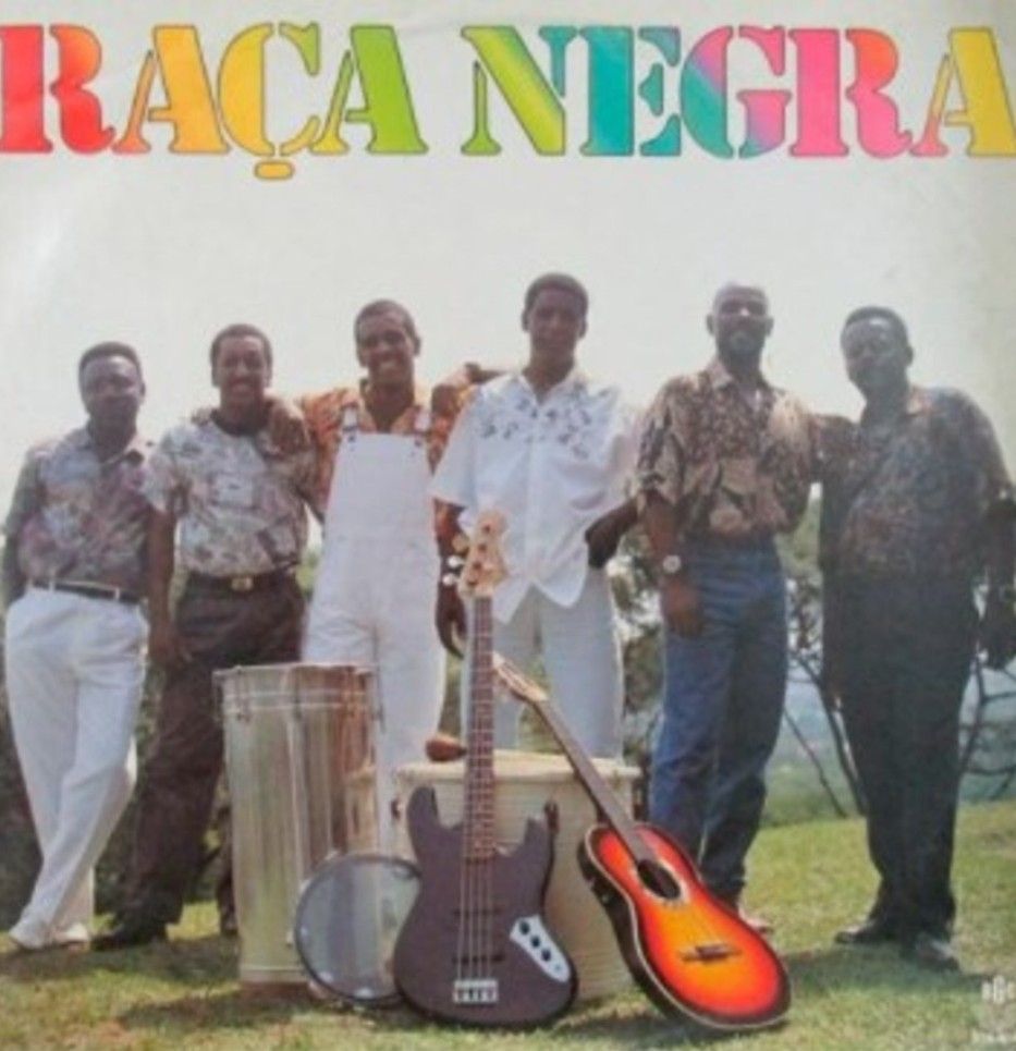 Raça Negra - Tarde Demais - Letra Legendada 