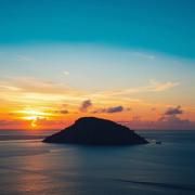 Amanhecer Nas Nuvens Douradas}