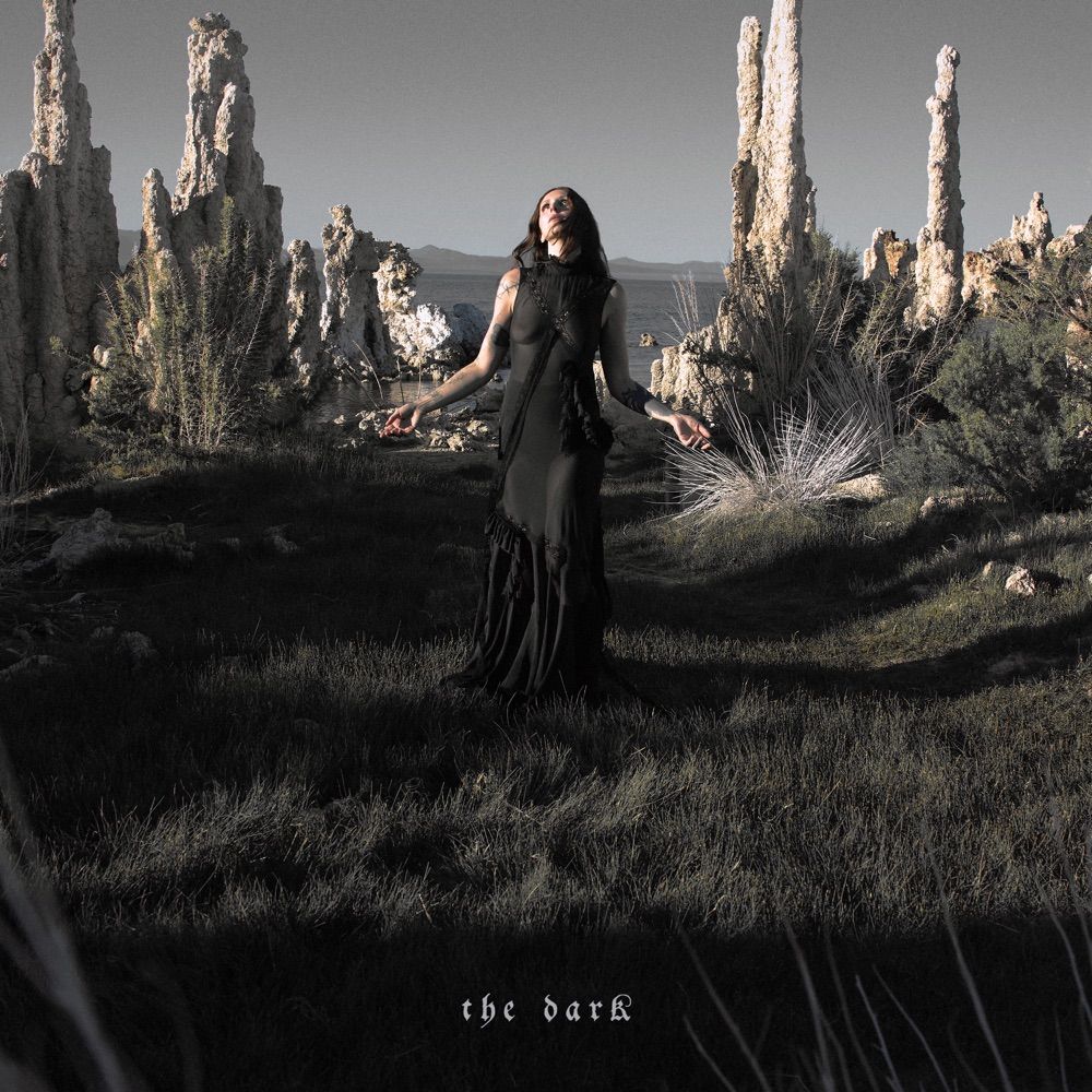 Capa do álbum "The Dark", de Chelsea Wolfe