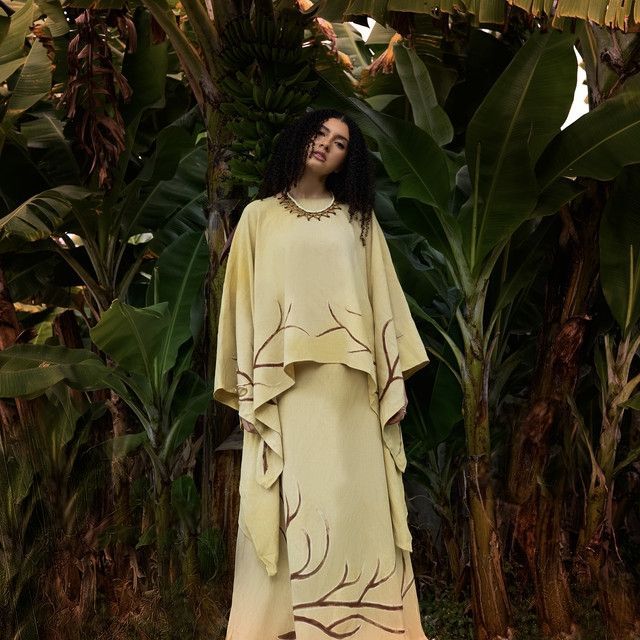 Capa do álbum "Artista Estranha", de AYMEÊ