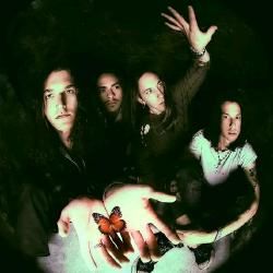 Foto de Return to Dust