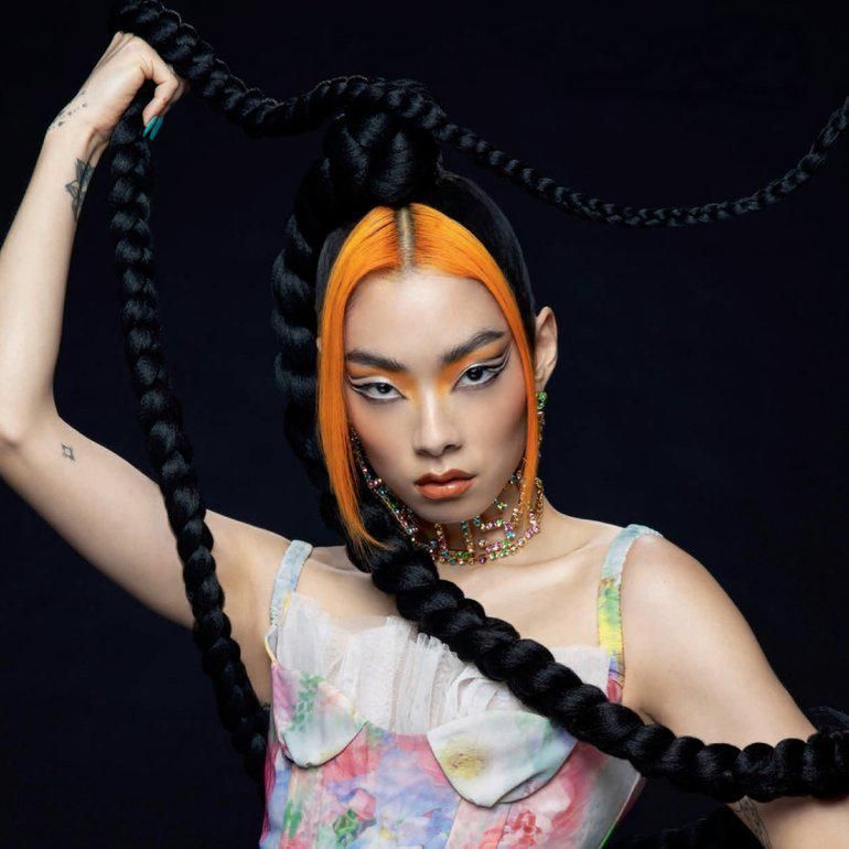 Rina Sawayama Brasil on X: 10. WHO'S GONNA SAVE U NOW? “Quando sofria  bullying no colégio nunca pensava: 'Farei o mesmo com todos eles'. Eu  apenas sentia 'Vou me tornar bem-sucedida para