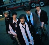 TOMORROW X TOGETHER (TXT)