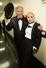 It’s De-Lovely (feat. Tony Bennett)