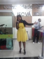 Cantora Gislaine Lilian