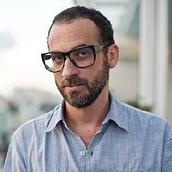 Foto de Lucas Santtana