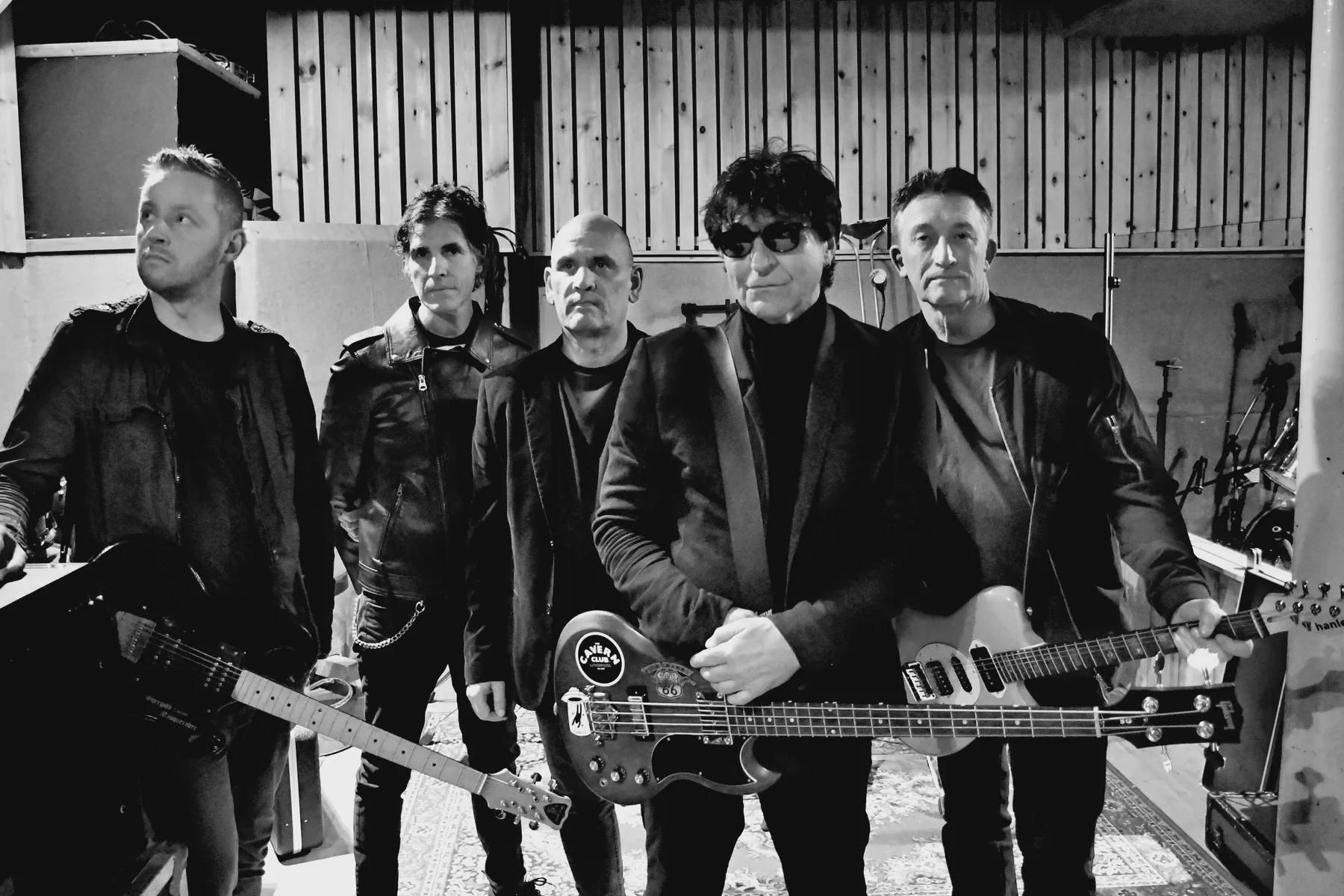 Singing Rule Britannia - The Chameleons - LETRAS.MUS.BR