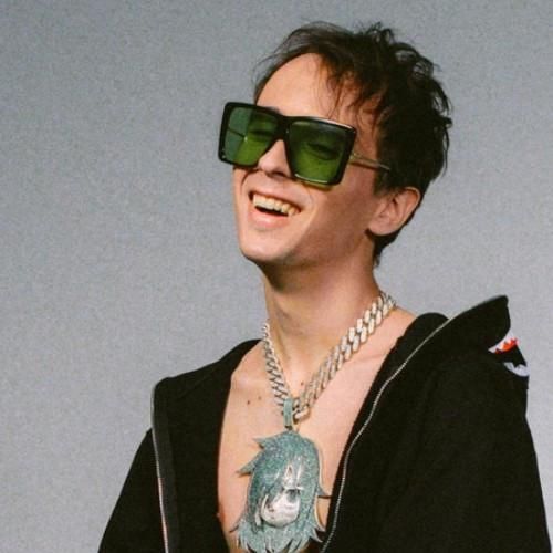 Slava Marlow - Она тебя любит (feat. The Limba & Элджей) - Ouvir Música