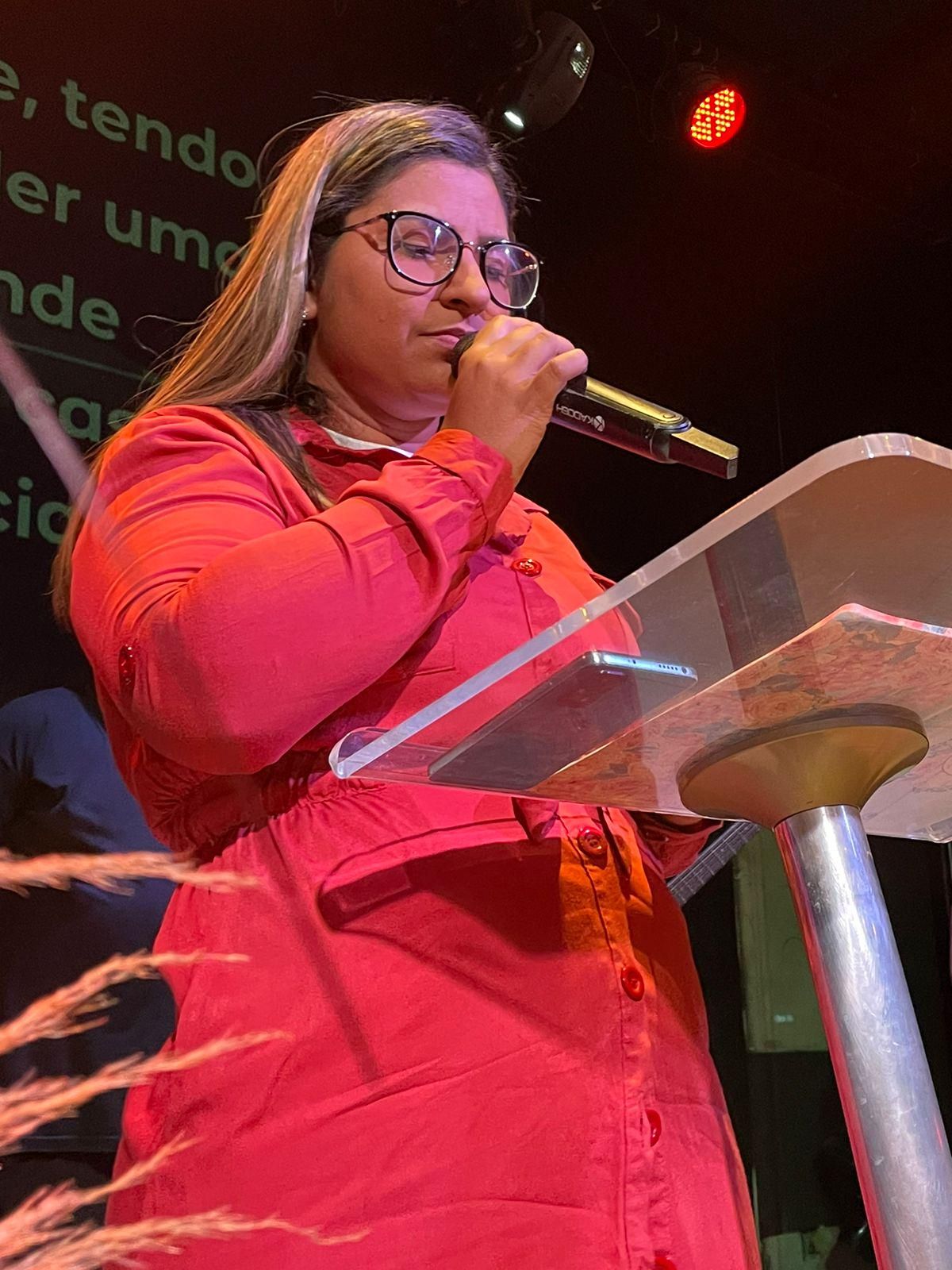 Ele É Poderoso