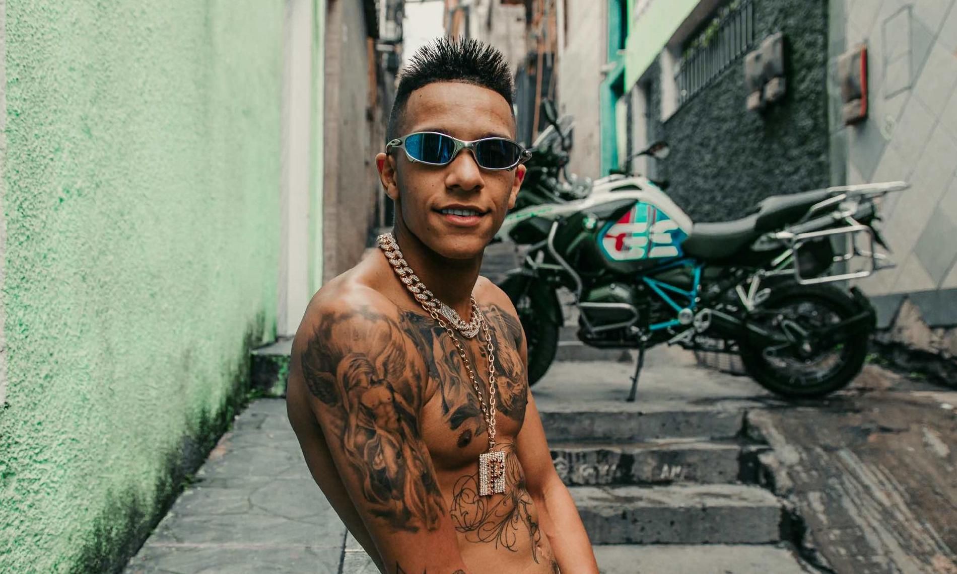 PÉ NA AREIA (Lyrics in English) MC Paulin da Capital