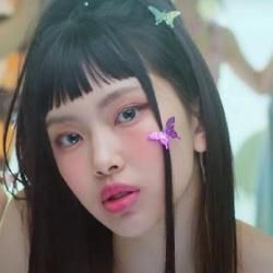 Foto de HYEIN (NewJeans)