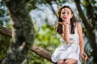 Menina Que Sorri Com o Olhar