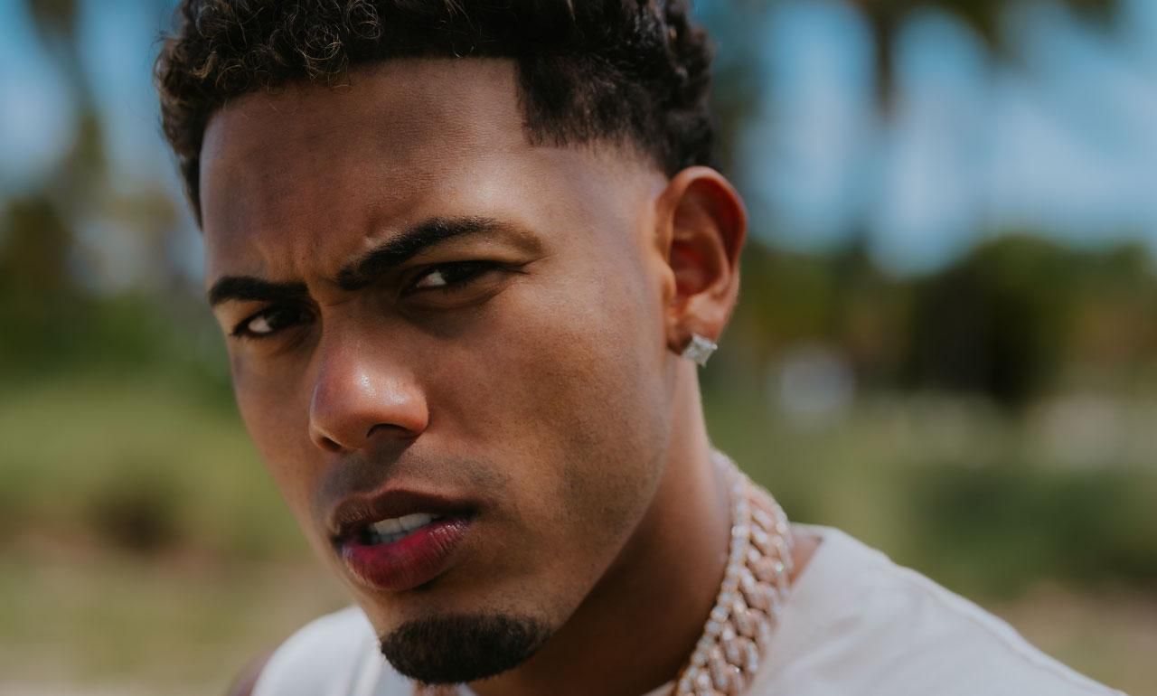 PRIMER MELÓN (Lyrics in English) Myke Towers