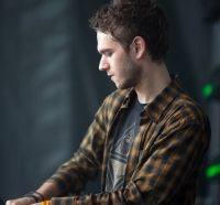 Lost In Japan (Remix) (feat. Shawn Mendes)