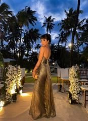 Gostosa e Paranoica (part. Clarice Falcão)