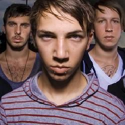 Foto de Underneath The Gun