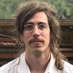 Foto de Tim Bernardes