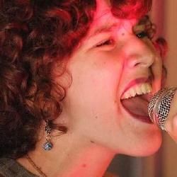 Photo of Camilla Farias