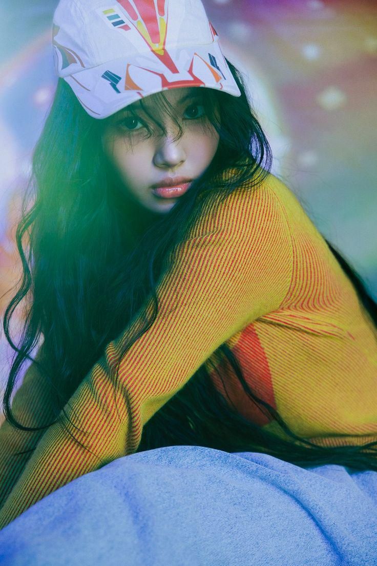 HYEIN (NewJeans)