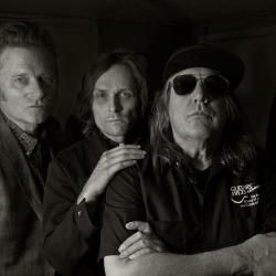 Foto de Drivin N Cryin