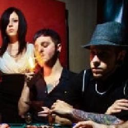 Foto de Shoot The Girl First