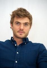 Alex Roe