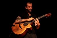 Jon Gomm