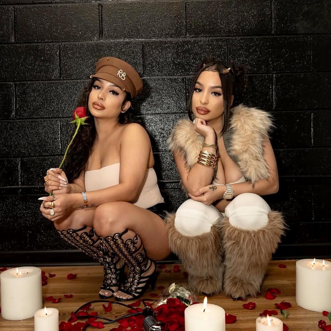 SiAngie Twins
