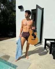 Regresé (part. Justin Quiles y L-Gante)