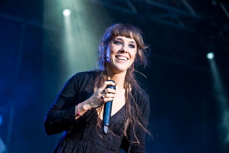 Zaz las. ZAZ певица. Изабель Жеффруа. ZAZ фото певицы. Заза певица французская.