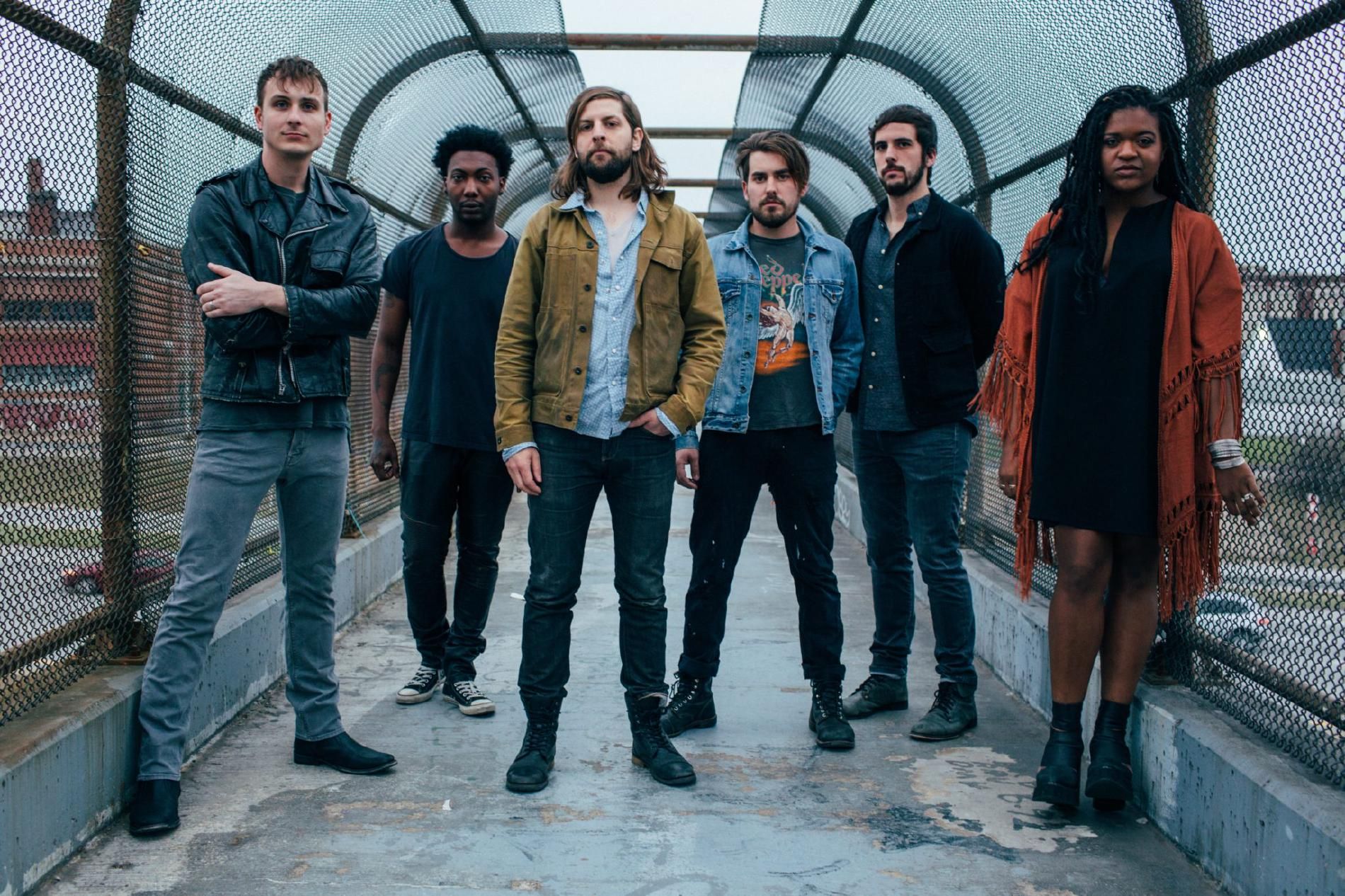 TROUBLE (TRADUÇÃO) - Welshly Arms 