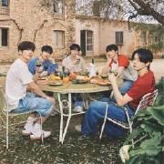 TOMORROW X TOGETHER (TXT)